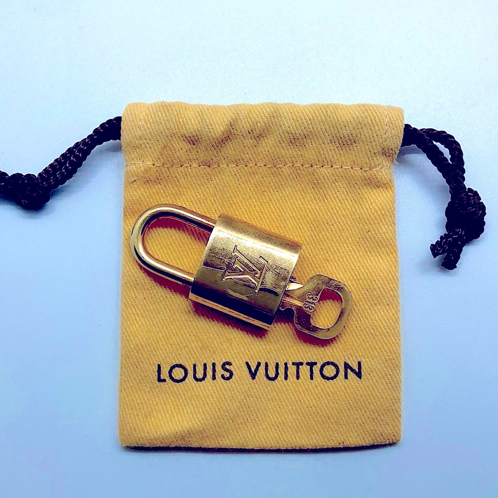 Louis Vuitton #313 Lock w/ Key & Pouch